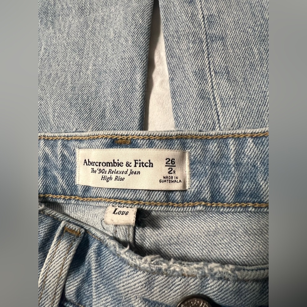 Abercrombie curve love 90s relaxed jeans 26R